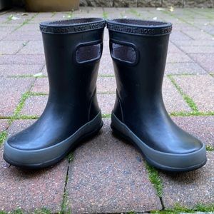 Black Boggs rain boots Toddler 8